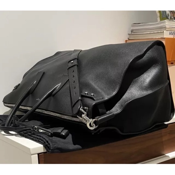 SAINT LAURENT
Sac de Jour Duffle 48h leather travel - Picture 6 of 15